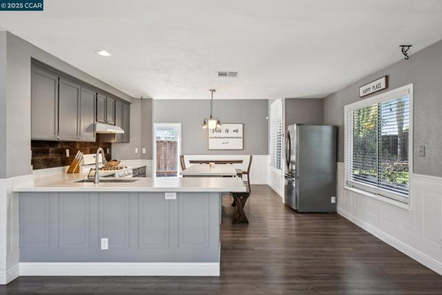 4813 Carrington Dr, Oakley CA: https://media.crmls.org/mediaz/0ce29d18-83f5-4501-b56e-26ae120a237d.jpg