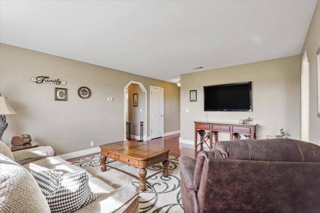1204 Shore Road, Hollister CA: https://media.crmls.org/mediaz/0ce2acd3-3db3-47c6-b784-b4ac465fc401.jpg