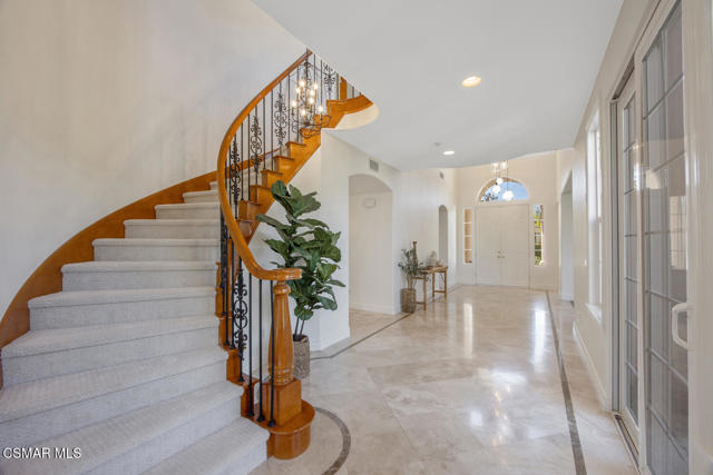 3034 Heavenly Ridge Street, Thousand Oaks CA: https://media.crmls.org/mediaz/0ce2d9a6-0df7-437a-97d1-ed1bdaabada9.jpg