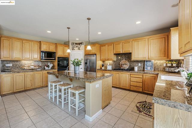 2480 Stanford Way, Antioch CA: https://media.crmls.org/mediaz/0ce3131f-b31c-4759-8f09-24b2aac0aaec.jpg