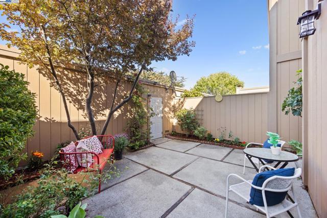 3362 Tonga Ln, Alameda CA: https://media.crmls.org/mediaz/0ce335cf-6467-45a5-945c-871372fd2618.jpg