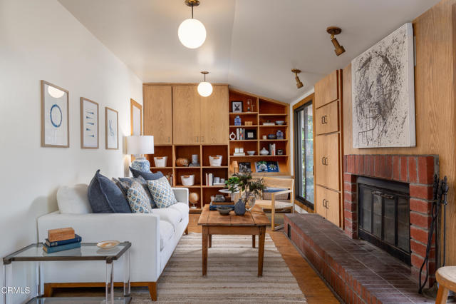 676 S Madison Avenue, Pasadena CA: https://media.crmls.org/mediaz/0ce46848-0861-4121-89ee-165c5069915e.jpg