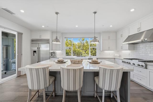 Detail Gallery Image 5 of 74 For 374 Fulvia St, Encinitas,  CA 92024 - 4 Beds | 4/1 Baths