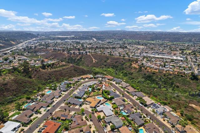 5824 Kent Pl, San Diego CA: https://media.crmls.org/mediaz/0ce4c66d-858e-43ae-92a2-d96caea93f8e.jpg