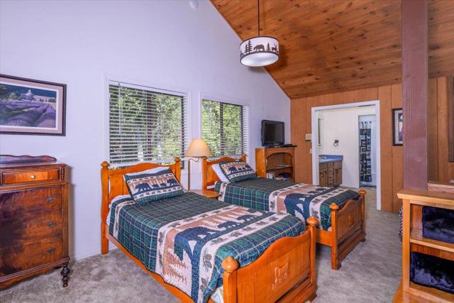 18861 Lookout Drive, Twain Harte CA: https://media.crmls.org/mediaz/0ce4e600-05f2-4169-be6a-0c0361314a89.jpg
