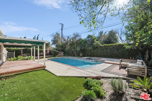 23020 Haynes Street photo 6