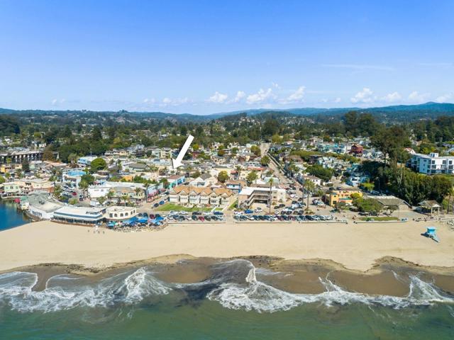 208 Capitola Avenue, Capitola CA: https://media.crmls.org/mediaz/0ce62299-5aa2-4692-b29f-4213d2f85412.jpg