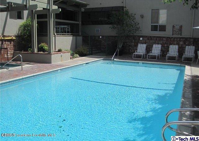 330 S Mentor Avenue, Pasadena CA: https://media.crmls.org/mediaz/0ce6796d-1324-41cf-a8d5-4b7a4b5b73a2.jpg