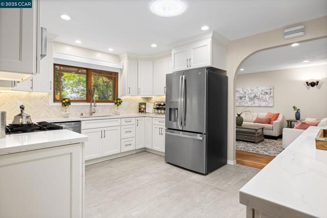 832 San Simeon Dr, Concord CA: https://media.crmls.org/mediaz/0ce6aa55-6308-4e5b-abfd-4c2076b93f70.jpg