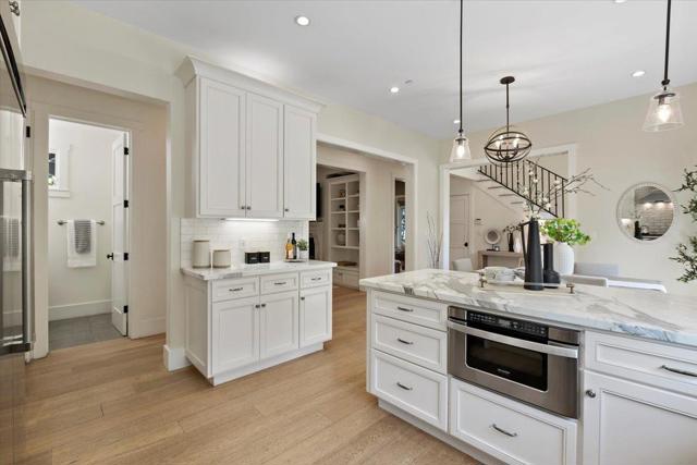 900 Roble Avenue, Menlo Park CA: https://media.crmls.org/mediaz/0ce6f17b-ca9e-48cf-8698-7fdb4703ed4c.jpg