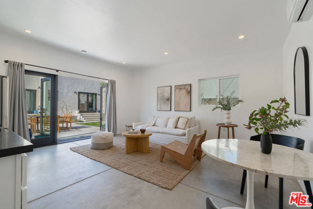 1280 S Sycamore Avenue, Los Angeles CA: https://media.crmls.org/mediaz/0ce72138-c9ae-4713-8d5f-62705e7266ca.jpg