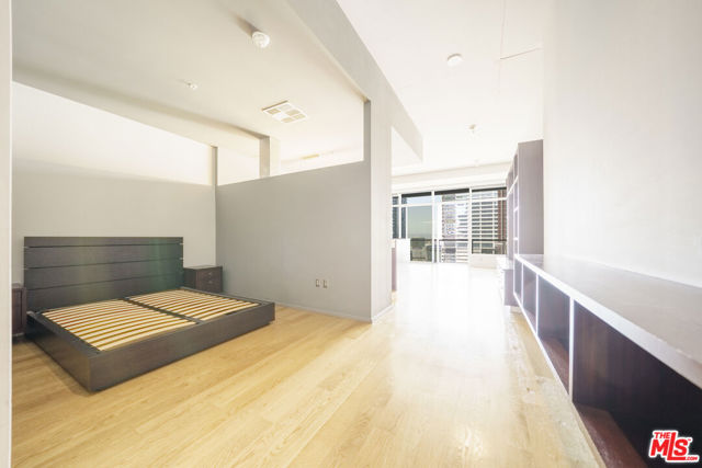 1155 S Grand Avenue, Los Angeles CA: https://media.crmls.org/mediaz/0ce74981-525a-411a-a1bc-f99649bb0712.jpg