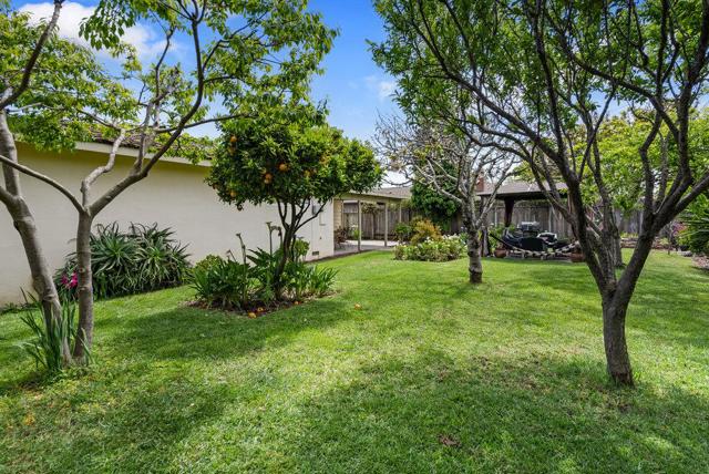 1052 San Simeon Drive, Salinas CA: https://media.crmls.org/mediaz/0ce7afbe-7195-421a-8710-c757afae8008.jpg
