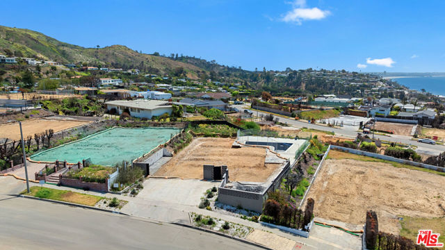 3530 Shoreheights Drive, Malibu CA: https://media.crmls.org/mediaz/0ce82779-c3cd-440e-bad8-272de8c5cbed.jpg