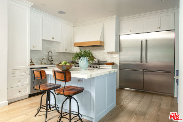 2241 Betty Lane, Beverly Hills CA: https://media.crmls.org/mediaz/0ce8c5bf-9d9b-4156-9375-aa416ad400db.jpg