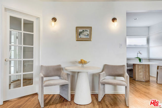 9930 Robbins Drive, Beverly Hills CA: https://media.crmls.org/mediaz/0ce8cbfa-bfea-43d8-8f9b-4301df5205ae.jpg