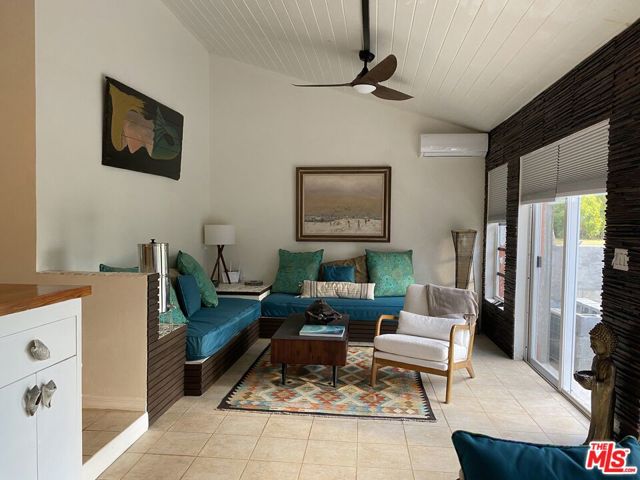 1 Papaya Road,  CA: https://media.crmls.org/mediaz/0ce8e39d-050c-477c-b1f1-4015dbb2087c.jpg