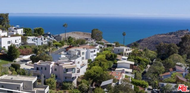 2880 Searidge Street, Malibu CA: https://media.crmls.org/mediaz/0cea0477-df82-4def-a491-f549f774afc8.jpg