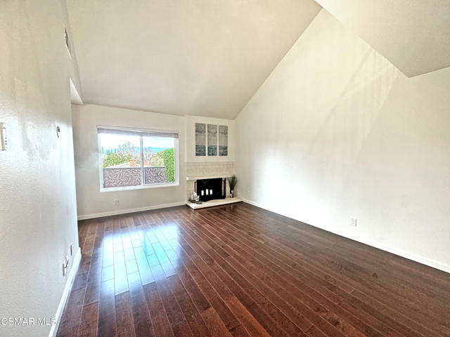 607 Valley Oak Lane, Newbury Park CA: https://media.crmls.org/mediaz/0cea1655-49b5-4ab1-8983-1346da5fca78.jpg