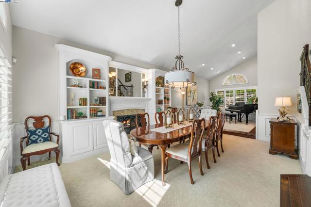 639 Canyon Crest Rd East, San Ramon CA: https://media.crmls.org/mediaz/0cea8c8f-38b4-41c1-b5c3-ab9da89d7c28.jpg