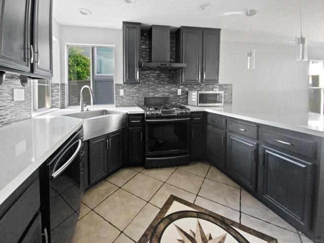 1442 Calle Goya, Oceanside CA: https://media.crmls.org/mediaz/0ceac9e5-72a4-416f-b84b-aa47df4e9ee8.jpg
