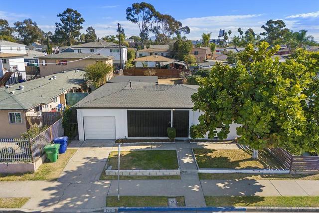 745 West St, San Diego CA: https://media.crmls.org/mediaz/0cead49d-677e-4778-a64e-b8ca4e66886e.jpg