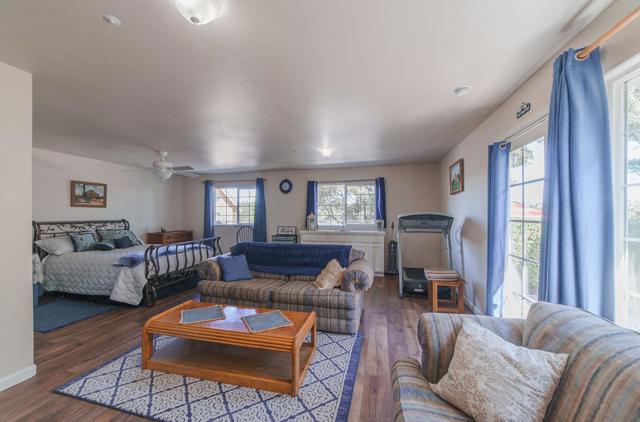 8631 Woodland Heights Court, Salinas CA: https://media.crmls.org/mediaz/0cebb0d6-010f-4053-ac49-4c939020d565.jpg