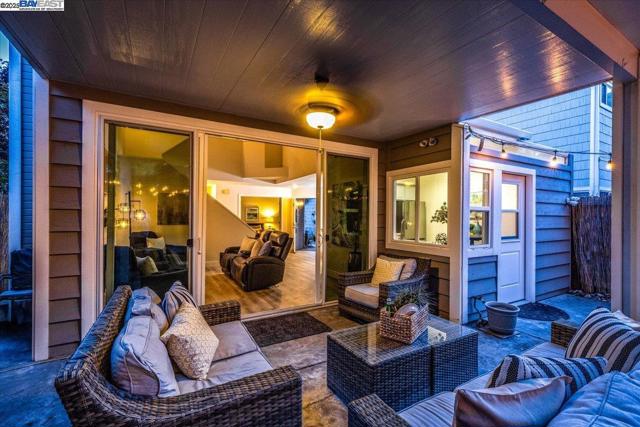 2211 Oakland Ave, Pleasanton CA: https://media.crmls.org/mediaz/0cebd70e-8e4a-47b0-b88d-4727377de71e.jpg