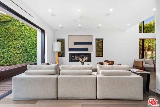 5 Bed Home for Sale in Los Angeles, California