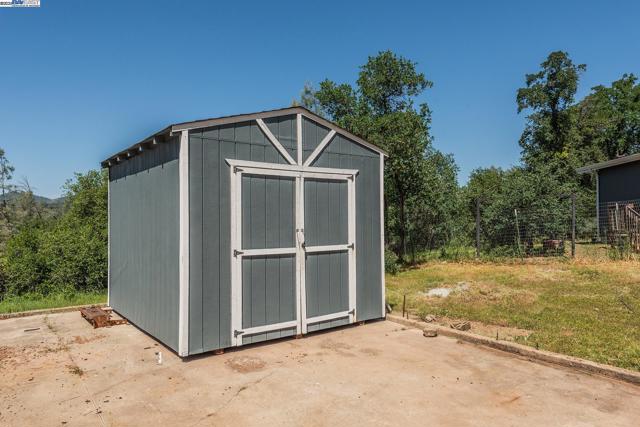 21679 Squaw Grass Trail, Redding CA: https://media.crmls.org/mediaz/0cec7e7b-edb7-469d-80f0-a5d7e17ad848.jpg