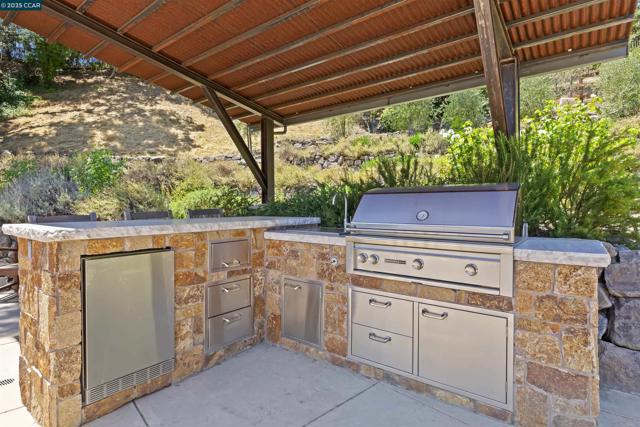 3363 Springhill Rd, Lafayette CA: https://media.crmls.org/mediaz/0ced911d-a8e5-41f5-900c-4877969a75c8.jpg