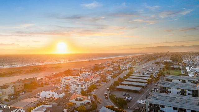 3300 Ocean Drive, Oxnard CA: https://media.crmls.org/mediaz/0cee0c7b-4978-4922-b562-4ac6fd8ea29b.jpg