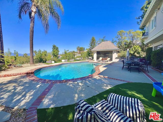 3819 Vista Linda Drive, Encino CA: https://media.crmls.org/mediaz/0ceec6ab-3144-4df5-9021-42bef7b2939d.jpg