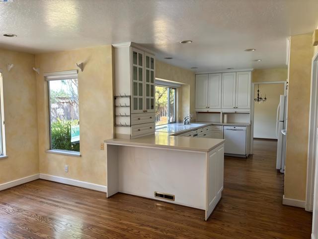 1742 Beachwood Way, Pleasanton CA: https://media.crmls.org/mediaz/0cef6412-25f0-4fa0-a12b-955680f464a0.jpg