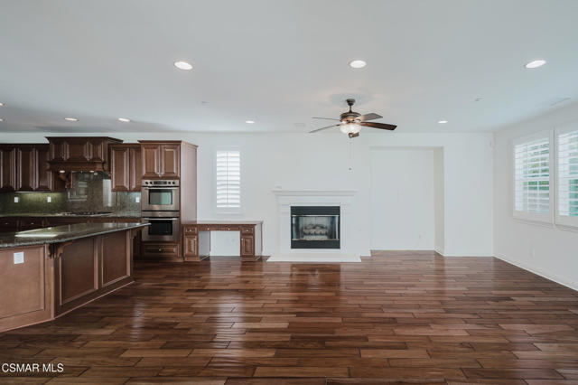 2079 Legacy Drive, Simi Valley CA: https://media.crmls.org/mediaz/0cef8e95-0927-4541-98f5-bf94d0c5dc25.jpg