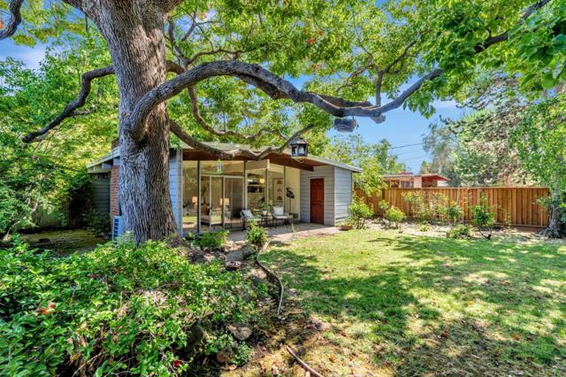 26 Roosevelt Circle, Palo Alto CA: https://media.crmls.org/mediaz/0cef8eec-c1ad-483d-8224-4bc1cef5b2f8.jpg