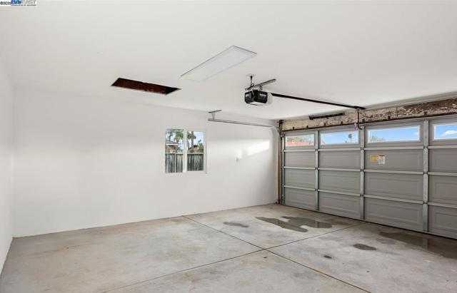36702 Olive St, Newark CA: https://media.crmls.org/mediaz/0cef9240-6f98-454e-984a-584a4d722a02.jpg