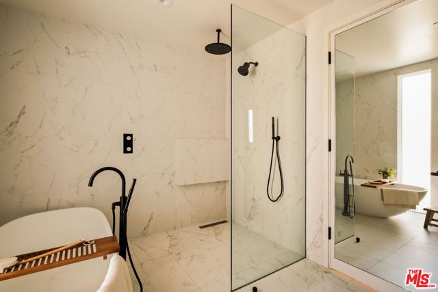 1900 Penmar Avenue, Venice CA: https://media.crmls.org/mediaz/0cf01ec1-c1b8-439e-a17a-edf0f6eb8e35.jpg