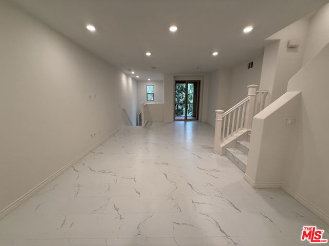 65 Plateau, Irvine CA: https://media.crmls.org/mediaz/0cf050d8-1290-434f-a4a7-dbc7141a243c.jpg