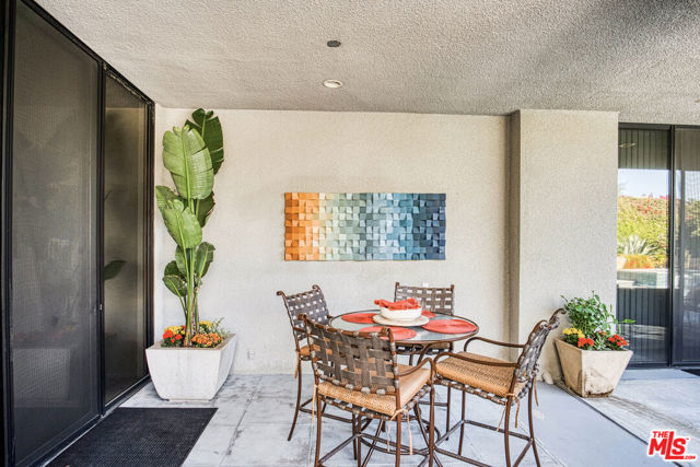 6 Rocky Lane, Rancho Mirage CA: https://media.crmls.org/mediaz/0cf0a71e-aa65-431d-8c07-8bd97205999b.jpg