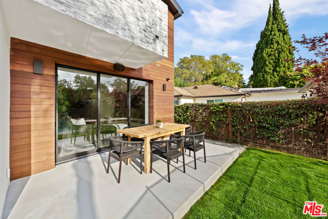 2631 Castle Heights Place, Los Angeles CA: https://media.crmls.org/mediaz/0cf0b179-3179-4855-903c-da7fe4e55dbb.jpg