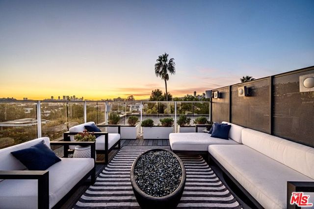 825 N Kings Road, West Hollywood CA: https://media.crmls.org/mediaz/0cf128c3-490f-4a52-ac5c-12e6cd40fe5f.jpg