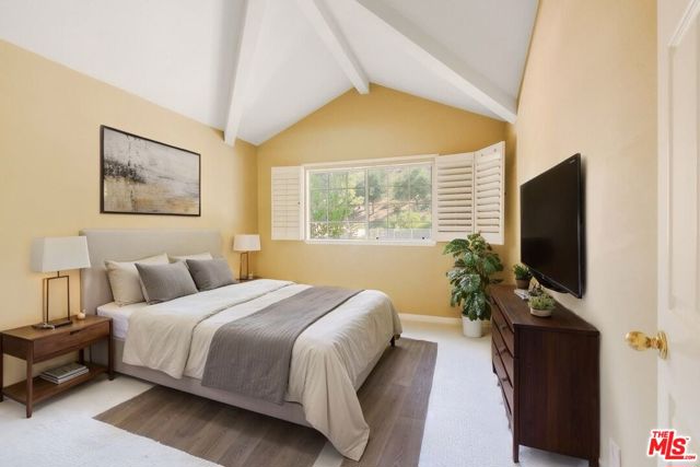 3131 E Hillcrest Drive, Westlake Village CA: https://media.crmls.org/mediaz/0cf12e86-416f-471f-92f5-7be74325f47e.jpg