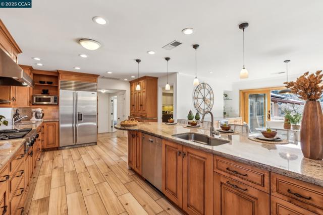 2160 Ridgewood Rd, Alamo CA: https://media.crmls.org/mediaz/0cf15230-9d22-41fb-9d5f-d3b2ca3233f4.jpg