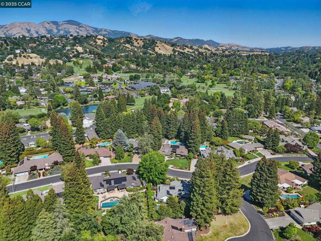 235 Saint Paul Dr, Alamo CA: https://media.crmls.org/mediaz/0cf17447-92b8-40cb-af29-a19ac3473f92.jpg