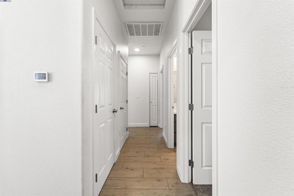 https://media.crmls.org/mediaz/0cf183f0-456f-48f2-ac96-577ac87533da.jpg?preset=X-Large