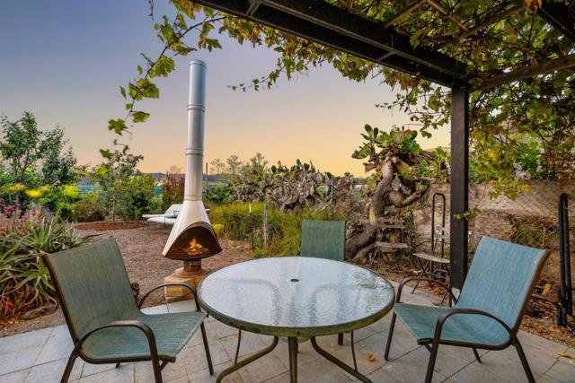 68 Live Oak Road, Royal Oaks CA: https://media.crmls.org/mediaz/0cf26562-4271-40f3-abba-b91308b51026.jpg
