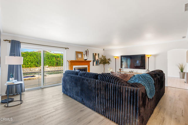 Detail Gallery Image 5 of 45 For 1036 Stanford Dr, Simi Valley,  CA 93065 - 5 Beds | 2/1 Baths