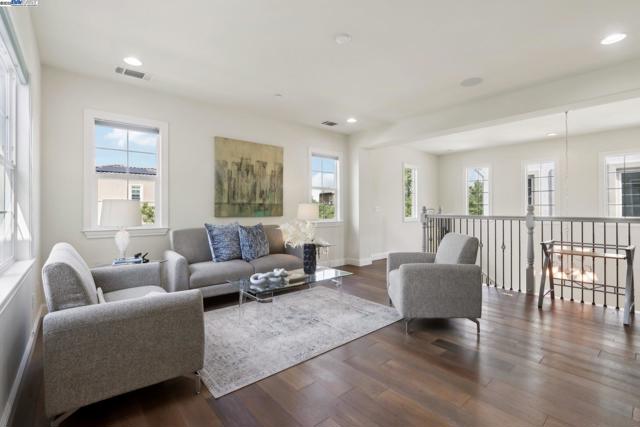 3454 Cinnamon Ridge Rd, San Ramon CA: https://media.crmls.org/mediaz/0cf2c337-d23e-47a2-a654-50a6e2797133.jpg