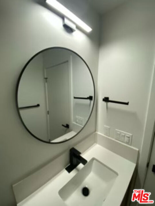 https://media.crmls.org/mediaz/0cf31e69-8aa8-4e77-9e67-5cb09b7dbc38.jpg?preset=X-Large
